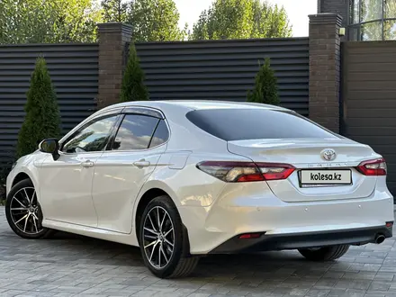 Toyota Camry 2023 года за 15 500 000 тг. в Актобе – фото 15
