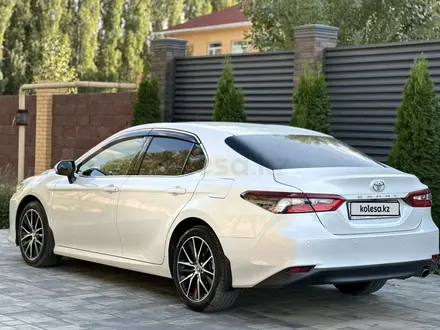 Toyota Camry 2023 года за 15 500 000 тг. в Актобе – фото 18