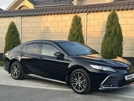 Toyota Camry 2021 года за 16 800 000 тг. в Алматы