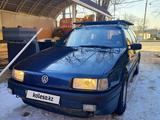 Volkswagen Passat 1993 годаfor1 500 000 тг. в Шымкент