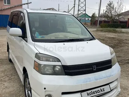 Toyota Voxy 2005 года за 5 000 000 тг. в Атырау – фото 5