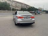 Toyota Camry 2022 года за 23 700 000 тг. в Алматы – фото 4