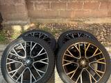 Разноширокие колёса BMW 21 — диски + зимние шины Nokian Hakkapeliitta 10p S за 1 150 000 тг. в Алматы