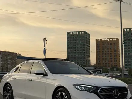 Mercedes-Benz E 200 2024 года за 29 000 000 тг. в Алматы – фото 2