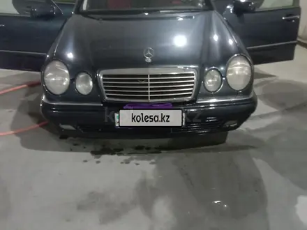 Mercedes-Benz E 280 1997 года за 2 800 000 тг. в Тараз – фото 2