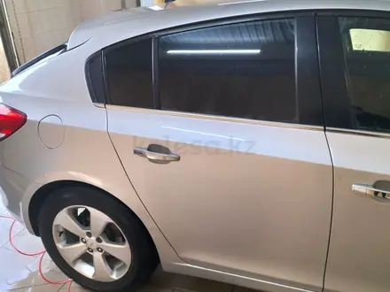 Chevrolet Cruze 2012 года за 3 800 000 тг. в Семей – фото 3