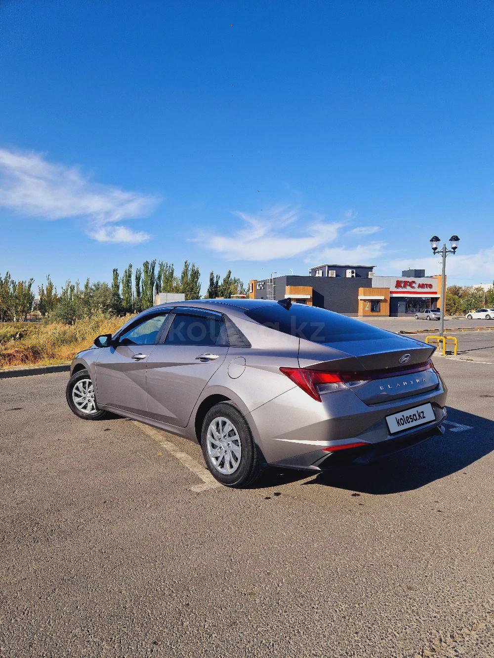 Hyundai Elantra 2021 г.