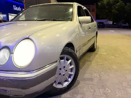 Mercedes-Benz E 230 1997 года за 2 500 000 тг. в Алматы – фото 2
