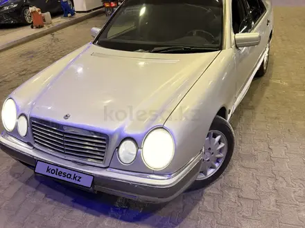 Mercedes-Benz E 230 1997 года за 2 500 000 тг. в Алматы