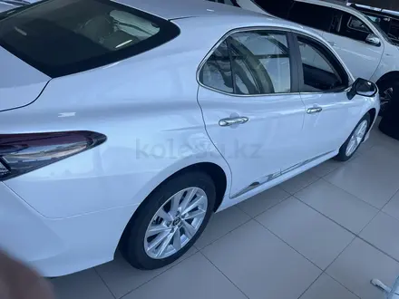 Toyota Camry 2022 года за 16 500 000 тг. в Уральск – фото 5