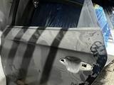 Дверь задняя левая KIA Carens за 20 025 тг. в Кызылорда
