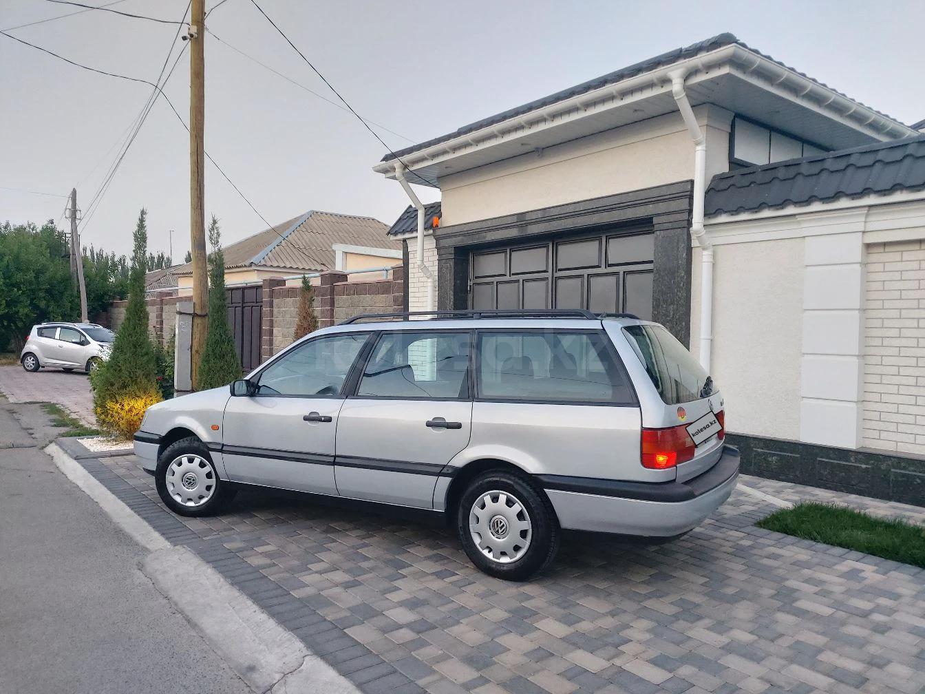 Volkswagen Passat 1994 г.