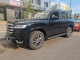 Toyota Land Cruiser 2022 года за 56 200 000 тг. в Астана – фото 2