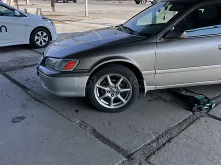 Toyota Camry 2001 года за 2 800 000 тг. в Жаркент – фото 2