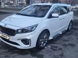 Kia Carnival 2017 года за 12 300 000 тг. в Алматы – фото 2