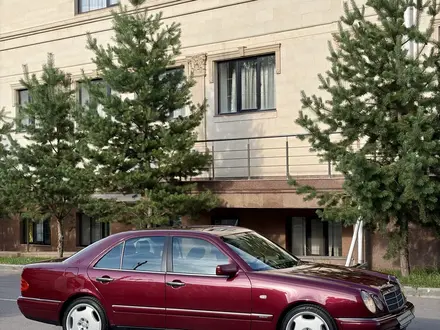 Mercedes-Benz E 320 1999 года за 4 600 000 тг. в Алматы – фото 2
