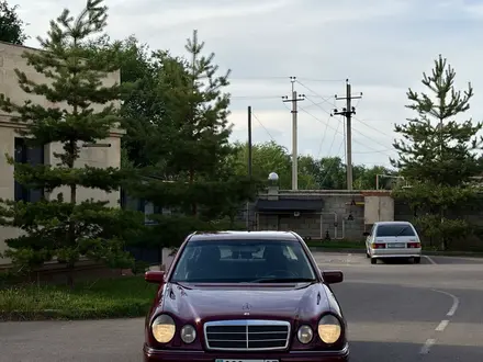Mercedes-Benz E 320 1999 года за 4 600 000 тг. в Алматы