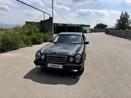 Mercedes-Benz E 240 1997 года за 2 500 000 тг. в Алматы – фото 2