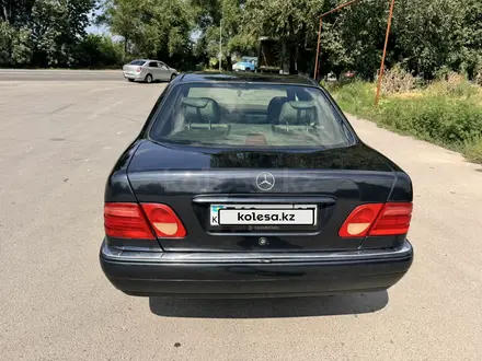 Mercedes-Benz E 240 1997 года за 2 500 000 тг. в Алматы – фото 7