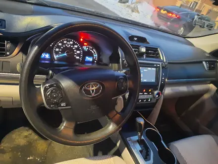 Toyota Camry 2013 года за 6 000 000 тг. в Уральск – фото 2