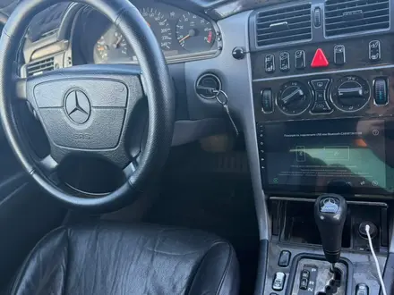 Mercedes-Benz E 320 1998 года за 2 700 000 тг. в Астана – фото 10
