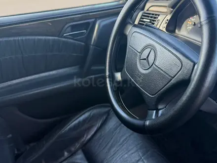 Mercedes-Benz E 320 1998 года за 2 700 000 тг. в Астана – фото 13