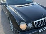 Mercedes-Benz E 320 1998 года за 2 700 000 тг. в Астана – фото 3
