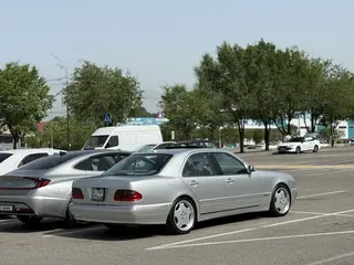 Mercedes-Benz E 430