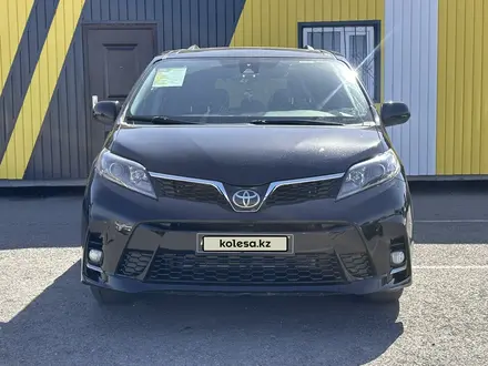 Toyota Sienna 2018 года за 15 350 000 тг. в Караганда – фото 2