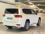 Toyota Land Cruiser 2022 года за 48 700 000 тг. в Алматы – фото 2