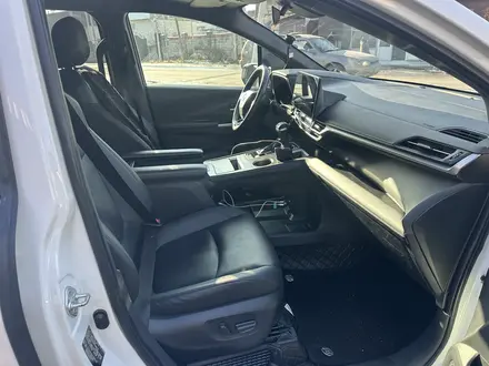 Toyota Sienna 2023 года за 27 000 000 тг. в Алматы