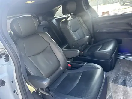 Toyota Sienna 2023 года за 27 000 000 тг. в Алматы – фото 4