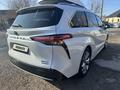 Toyota Sienna 2023 года за 27 000 000 тг. в Алматы – фото 2
