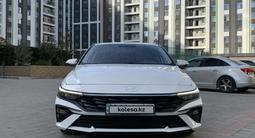 Hyundai Elantra 2023 годаfor9 600 000 тг. в Актау