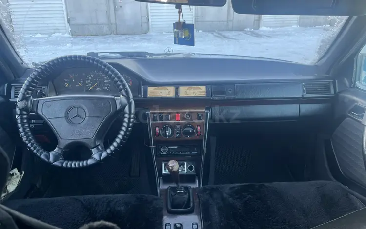 Mercedes-Benz E 220 1993 года за 1 100 000 тг. в Караганда