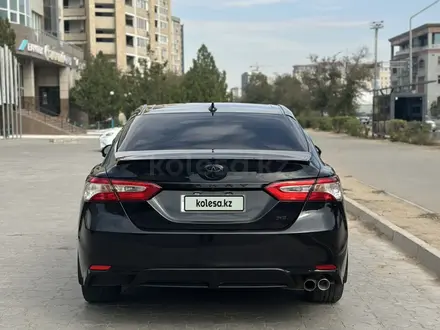 Toyota Camry 2020 года за 9 300 000 тг. в Актау – фото 4