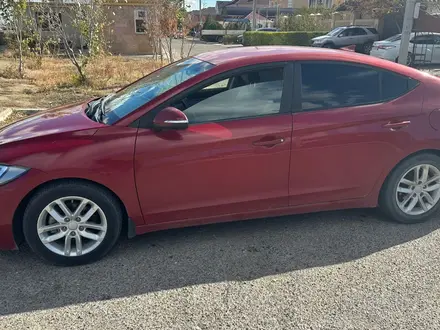 Hyundai Elantra 2018 года за 3 600 000 тг. в Актау – фото 2
