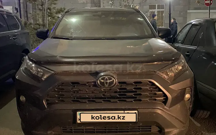 Toyota RAV4 2019 года за 12 800 000 тг. в Астана