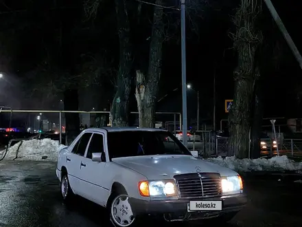 Mercedes-Benz E 230 1992 года за 1 400 000 тг. в Алматы – фото 2