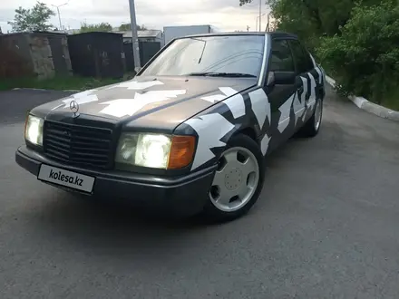 Mercedes-Benz E 200 1992 года за 1 200 000 тг. в Караганда