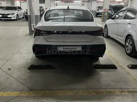 Hyundai Elantra 2023 года за 8 200 000 тг. в Петропавловск – фото 3