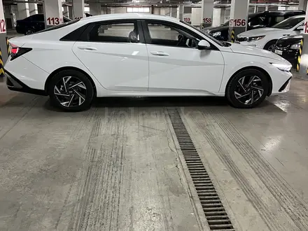 Hyundai Elantra 2023 года за 8 200 000 тг. в Петропавловск – фото 4