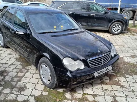 Mercedes-Benz C 200 2001 года за 3 100 000 тг. в Петропавловск