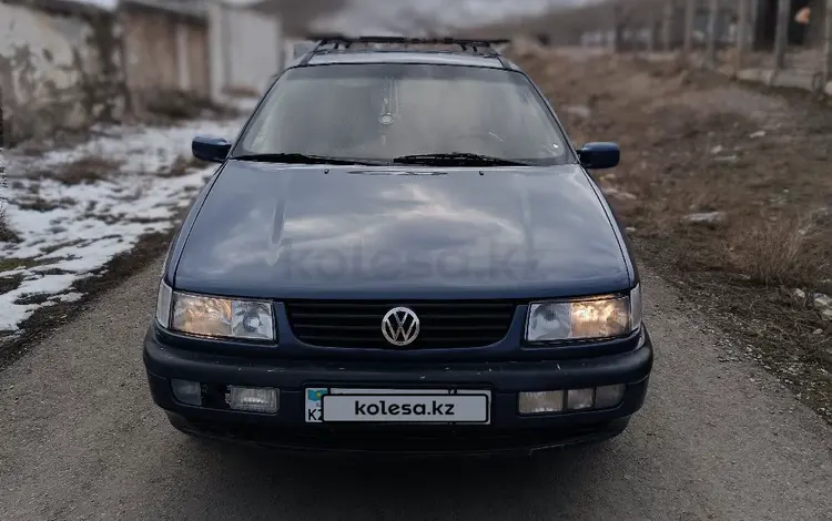 Volkswagen Passat 1994 годаүшін2 100 000 тг. в Жанатас