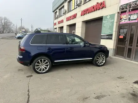 Volkswagen Touareg 2004 года за 4 999 999 тг. в Алматы – фото 2