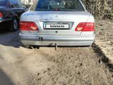 Mercedes-Benz E 240 1997 года за 2 000 000 тг. в Караганда – фото 2