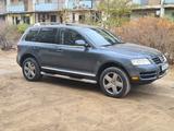 Volkswagen Touareg 2005 года за 4 000 000 тг. в Актау – фото 2