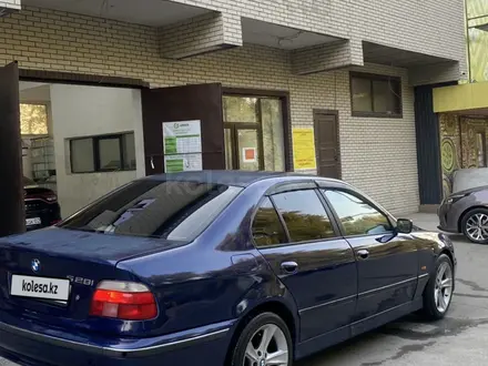 BMW 528 1996 года за 2 800 000 тг. в Алматы – фото 4