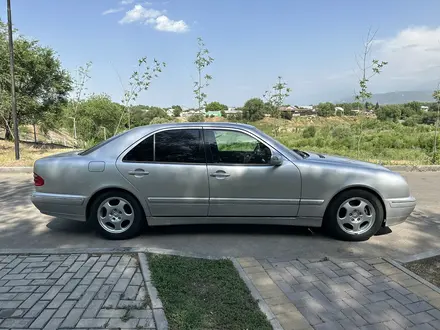 Mercedes-Benz E 240 2000 года за 2 500 000 тг. в Тараз – фото 3