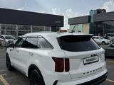 Kia Sorento 2022 года за 19 790 000 тг. в Шымкент – фото 3